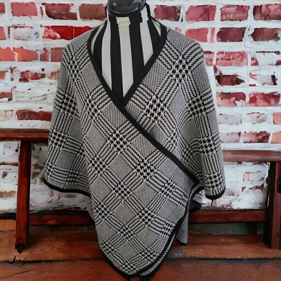 Untuckit for Her Evelyn poncho sweater cape Black cardigan Plaid OS S M L XL - Picture 1 of 10